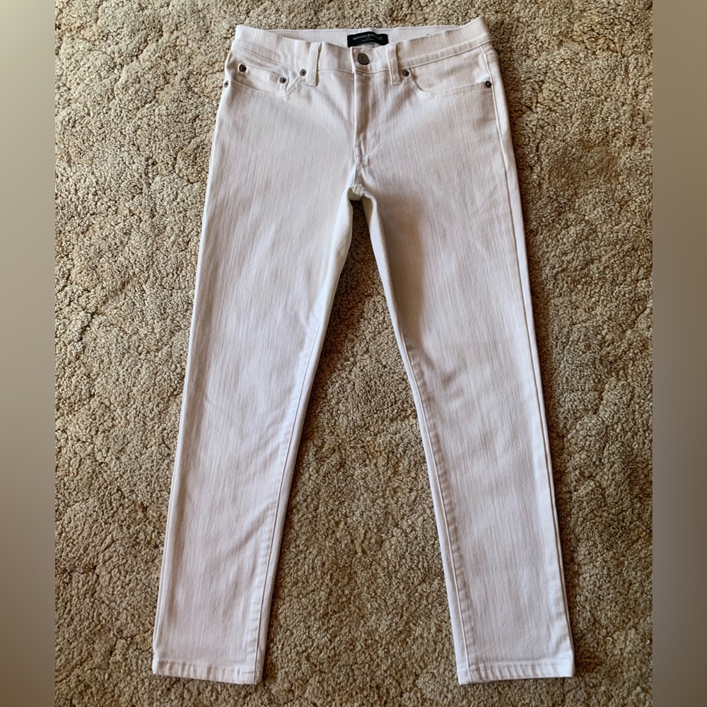 EUC BANANA REPUBLIC IVORY SKINNY CROP JEANS IN SIZE 27/4